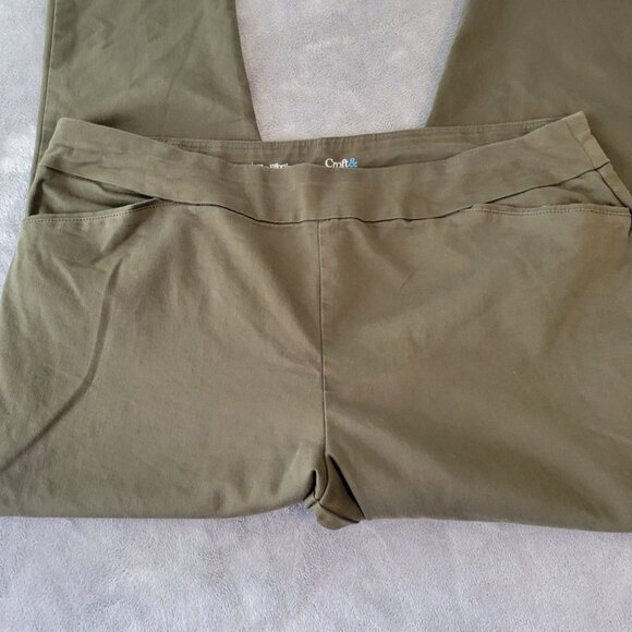 Croft Barrow Women Pants 22W Plus Effortless Stretch Pull On Crop Green SL94E - Picture 3 of 10